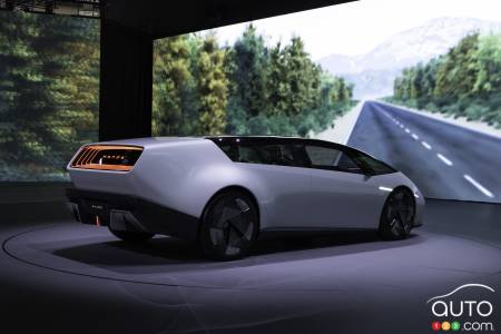 The Honda 0 sedan, three-quarters rear