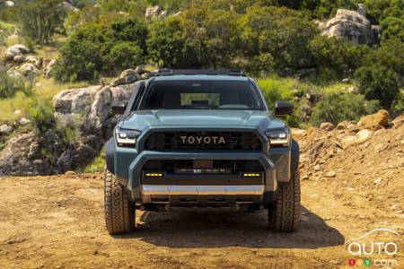 2025 Toyota 4Runner Trailhunter, front