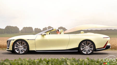 Cadillac Unveils Sollei Convertible Concept